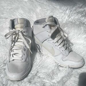 Nike Women s Dink Sky Hi Essential. Hightop Sneakers